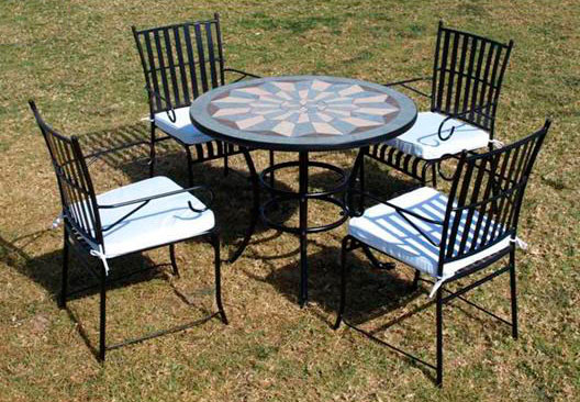 Mesa de jardin y sillas con mosaico ceramico y forja